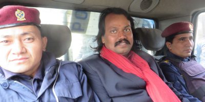 सिके राउत मुस्कुराउँदै अदालतमा