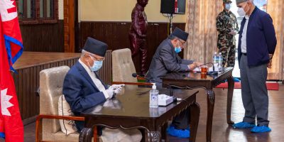 नेकपा विवाद : महासचिव पौडेल नेतृत्वको कार्यदलले पार्टी अध्यक्षद्वय केपी शर्मा ओली र पुष्पकमल दाहाल (प्रचण्ड) लाई प्रतिवेदन बुझायो