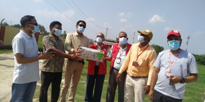नरैनापुरको आइसोलेसनलाई स्वास्थ्य सामग्री सहयोग