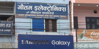 बोरामा मोबाइल बोकेर लगे चोरले