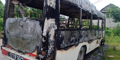 रोकिराखेको बसमा अज्ञात समूहद्वारा आगजनी