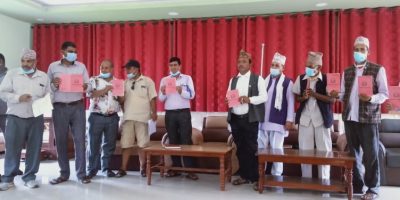 बनिसकेका लालपुर्जा थन्किए बनिसकेका लालपुर्जा थन्किए