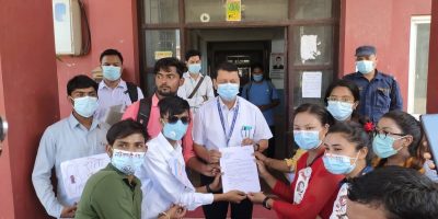सेनेटरी प्याड निःशुल्क बनाउन माग गर्दै प्रदर्शन सेनेटरी प्याड निःशुल्क बनाउन माग गर्दै प्रदर्शन