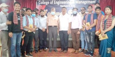 ईन्जिनियर बनेका विद्यार्थीको बिदाई ईन्जिनियर बनेका विद्यार्थीको बिदाई