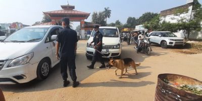 सीमामा कुकुरसहितको चेकजाँच सीमामा कुकुरसहितको चेकजाँच