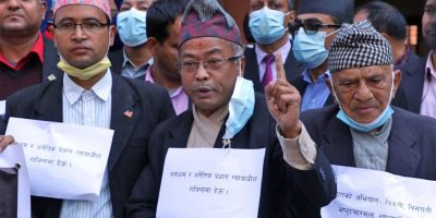 प्रहरीले बारका अध्यक्ष श्रेष्ठसहित १२ जनालाई घाइते बनायो प्रहरीले बारका अध्यक्ष श्रेष्ठसहित १२ जनालाई घाइते बनायो