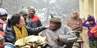 विपन्न परिवारलाई कम्मल वितरण