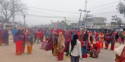 कैलालीमा पूर्वपश्चिम राजमार्ग अवरुद्ध