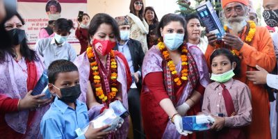 नेपालगन्जका बालबालिकालाई हिमानी कोषले दियो पानी पिउने बोत्तल (भिडियोसहित) नेपालगन्जका बालबालिकालाई हिमानी कोषले दियो पानी पिउने बोत्तल (भिडियोसहित)