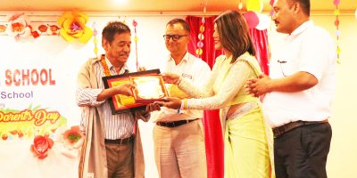 वैज्ञानिक शिक्षाको अभ्यास गर्दै युरो बेबीजोन वैज्ञानिक शिक्षाको अभ्यास गर्दै युरो बेबीजोन