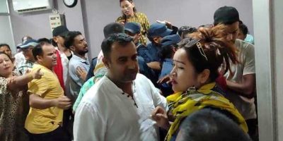 वडा अध्यक्षले सिफारिस नदिएको भन्दै वडा कार्यालय घेराउ वडा अध्यक्षले सिफारिस नदिएको भन्दै वडा कार्यालय घेराउ