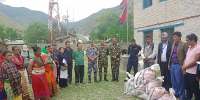 शान्ति टोलका दश बाढीपीडितलाई राहत वितरण