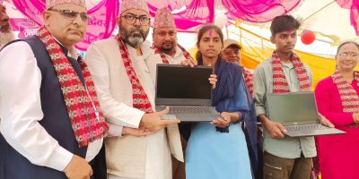 बालदिवसमा उत्कृष्ट विद्यार्थीलाई ल्यापटप प्रदान बालदिवसमा उत्कृष्ट विद्यार्थीलाई ल्यापटप प्रदान