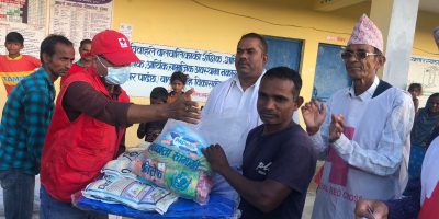 बाढी प्रभावितलाई रेडक्रसको राहत वितरण बाढी प्रभावितलाई रेडक्रसको राहत वितरण