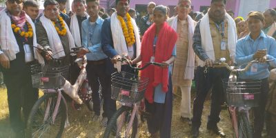 खजुरा गाउँपालिकाले विद्यार्थीलाई दियो साईकल