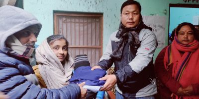४ नम्बर वडामा विद्यार्थीलाई पोशाक वितरण