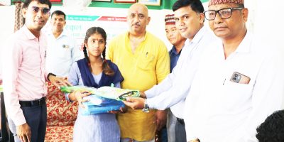 गुरुकुलद्धारा विपन्न विद्यार्थीलाई शैक्षिक सामाग्री वितरण गुरुकुलद्धारा विपन्न विद्यार्थीलाई शैक्षिक सामाग्री वितरण