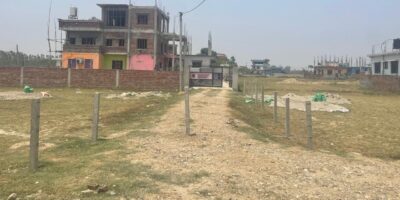 बाटो अवरुद्ध गरेर बार्गेनिङ गर्दै वेस्टर्न रियल स्टेटका संचालक बाटो अवरुद्ध गरेर बार्गेनिङ गर्दै वेस्टर्न रियल स्टेटका संचालक