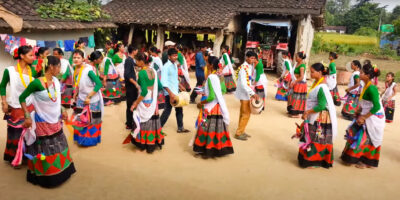 दाङका थारू बस्तीमा बज्न थाले ‘सखिया’ र ‘झुमरा’